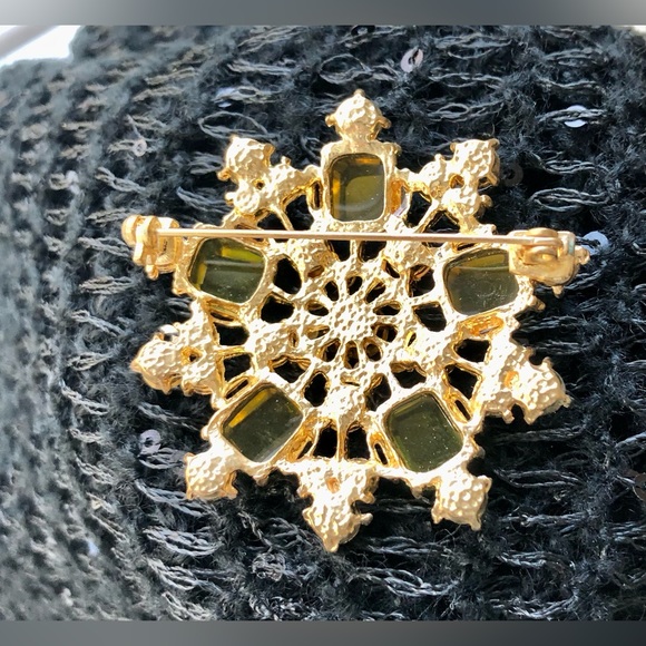 Vintage Snowflake Brooch - Picture 3 of 6